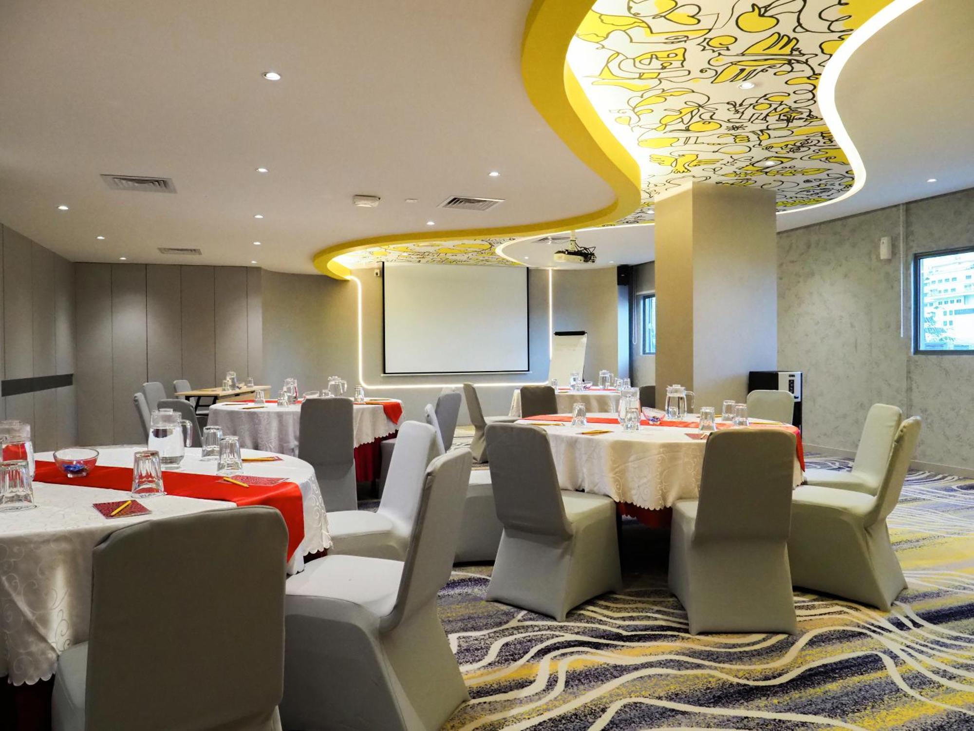 נגויה Yello Hotel Harbour Bay מראה חיצוני תמונה